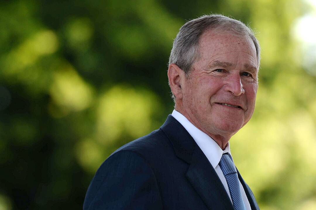 1991 metų sausio 12 dieną JAV Senatas ir Kongresas suteikė prezidentui George Bush teisę panaudoti jėgą, ginant Kuveitą nuo Irako agresijos.