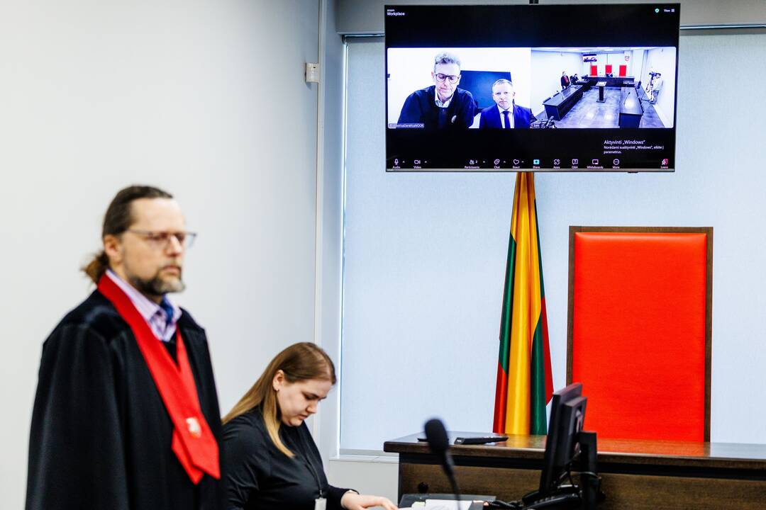 Teismas atmetė Marijampolės mero Povilo Isodos gynėjo prašymą nutraukti „čekiukų“ bylą