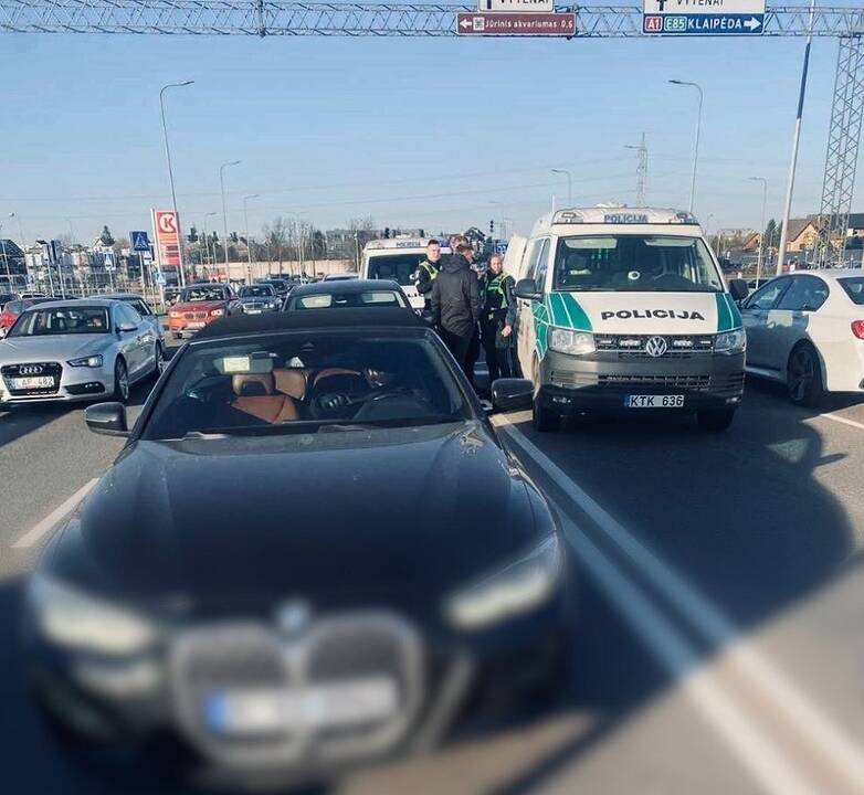 Paaiškėjo, kaip sulaikyti 40 tūkst. eurų vertės BMW pavogę vyrai: važiavo su palyda