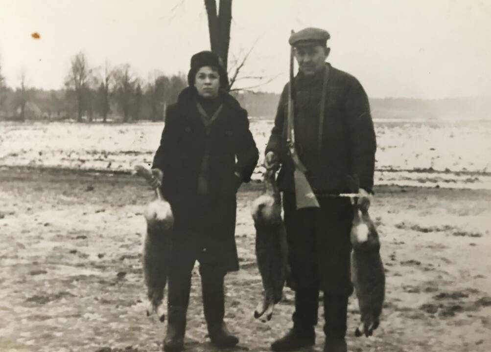 Akimirkos: Kneipferavičių šeima savo namuose Šančiuose; pokario kiškių medžioklė Nemuno saloje.