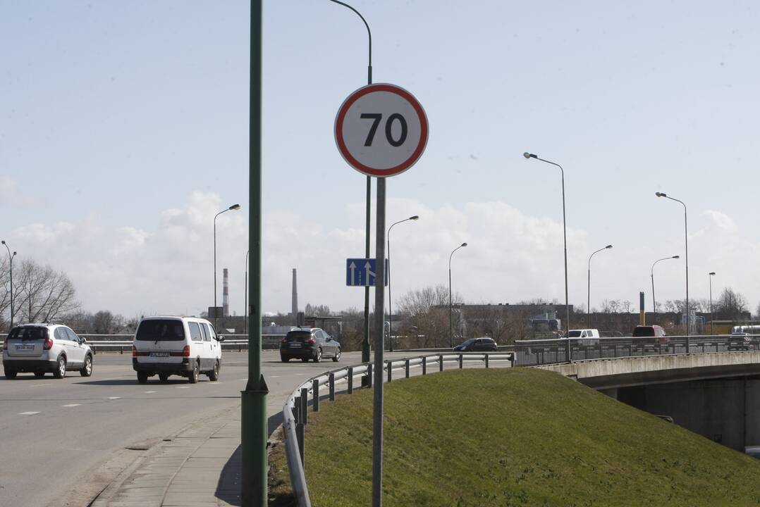 Pokyčiai: nuo balandžio 1-osios Mokyklos gatvės viaduku leidžiama važiuoti 70 kilometrų per valandą greičiu.