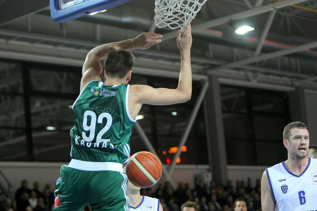 Lietuvos krepšinio lyga: Prienų-Birštono „Vytautas“ – Kauno „Žalgiris“ 71:79.