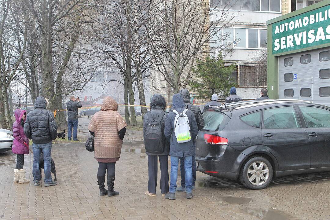 Kaune, Savanorių prospekte, daugiabutyje trečiadienį įsiplieskė gaisras.