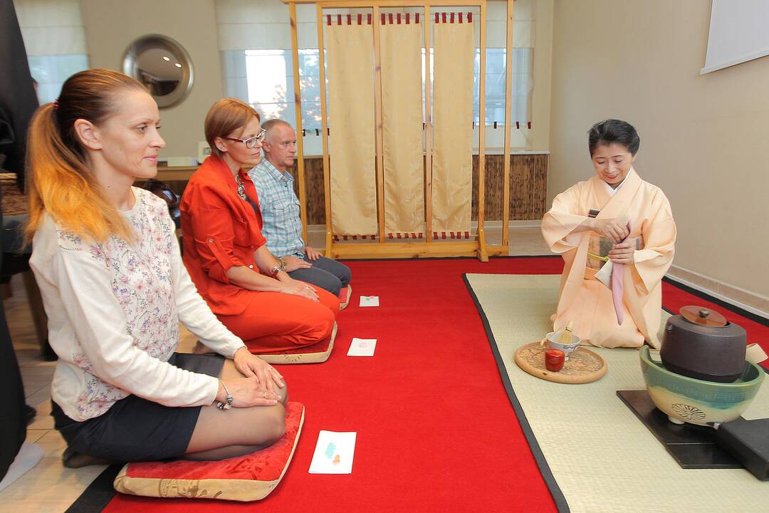 Japoniška arbatos gėrimo ceremonija