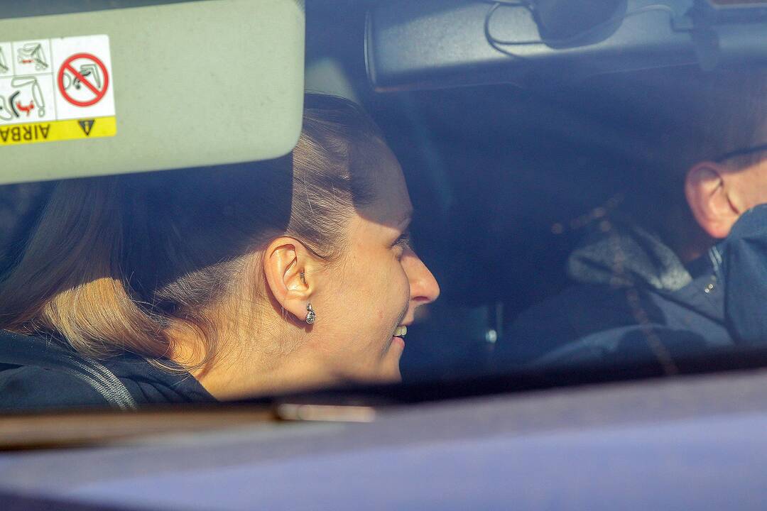Kinas iš automobilio Nemuno saloje