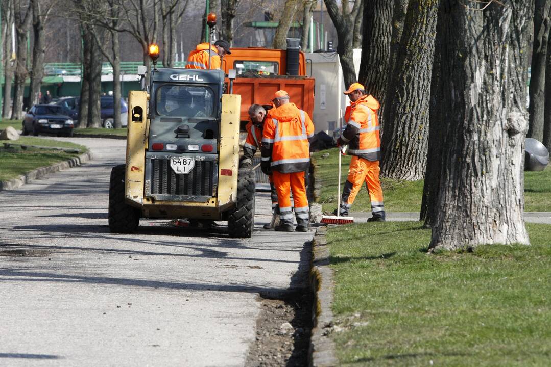 Situacija: nors gatvių remonto darbai jau prasidėjo, Klaipėda dar nežino, kiek tiksliai lėšų šiems darbams gaus iš Lietuvos automobilių kelių direkcijos.