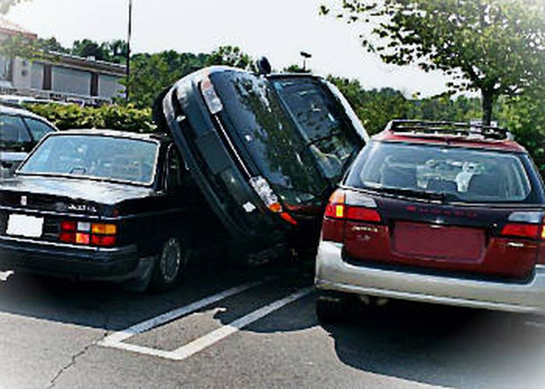 Padėtis: kartais nė su žiburiu nerasi vietos, kur mašinos pastatyti.