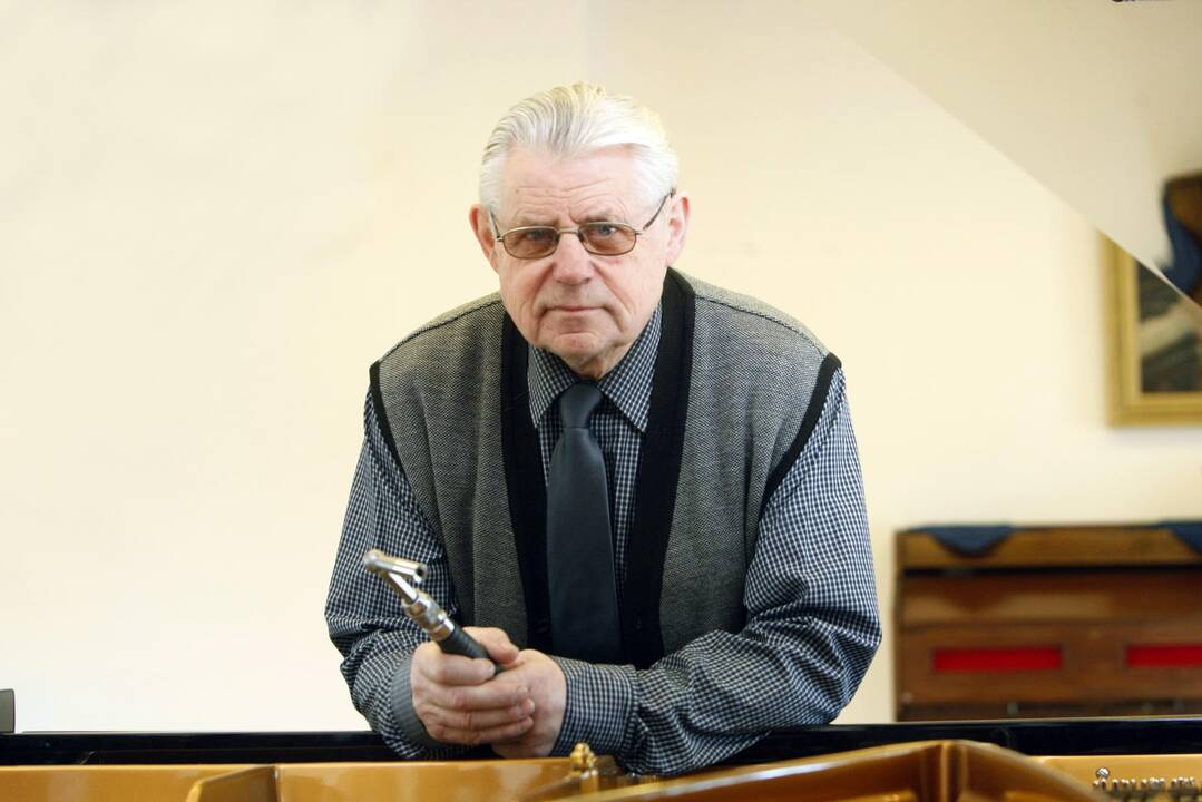 Klaipėdiečiui ranką spaudžia garsiausi muzikos virtuozai