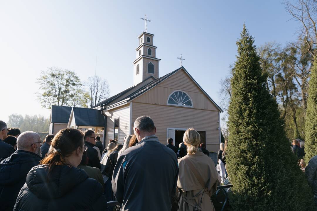 Velykų ryto mišios Tabariškių Kristaus Karaliaus bažnyčioje
