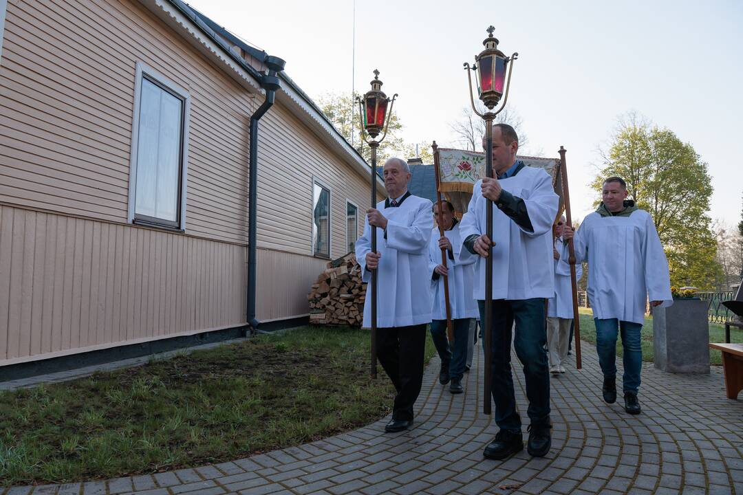 Velykų ryto mišios Tabariškių Kristaus Karaliaus bažnyčioje