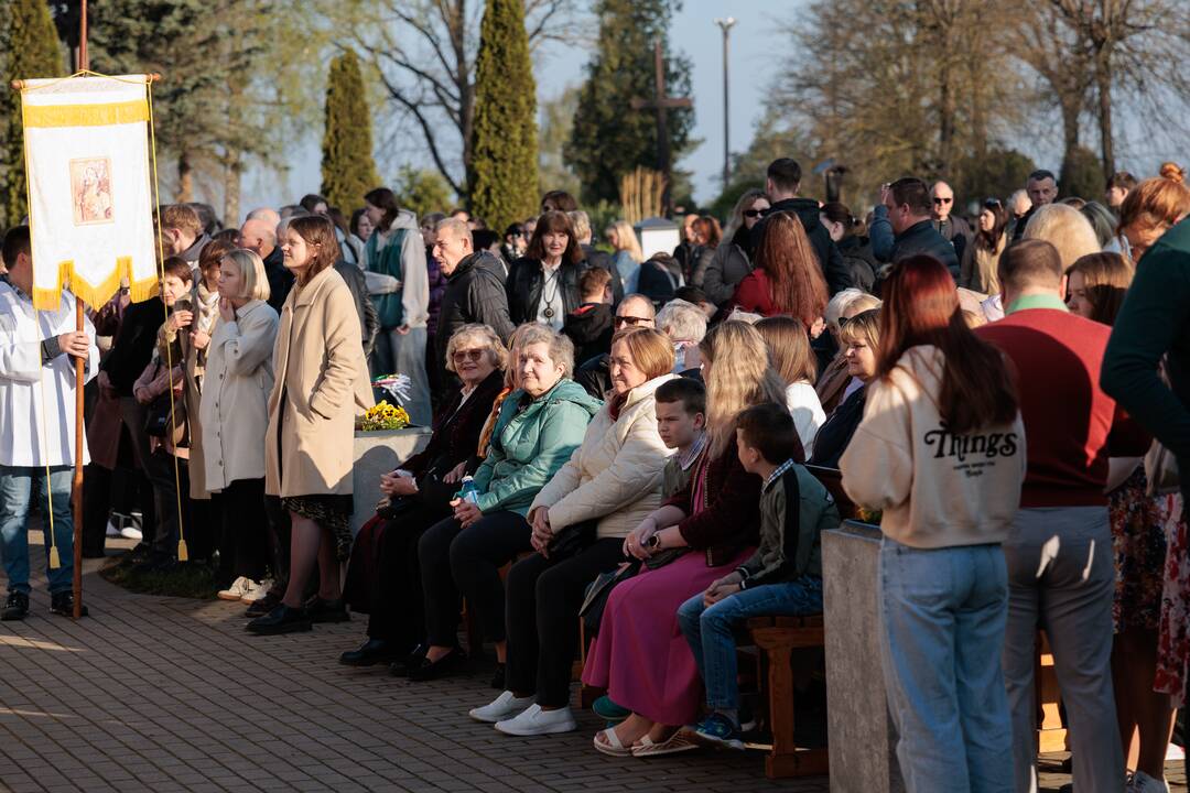 Velykų ryto mišios Tabariškių Kristaus Karaliaus bažnyčioje