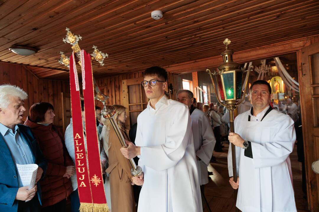 Velykų ryto mišios Tabariškių Kristaus Karaliaus bažnyčioje