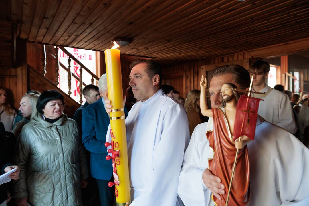 Velykų ryto mišios Tabariškių Kristaus Karaliaus bažnyčioje