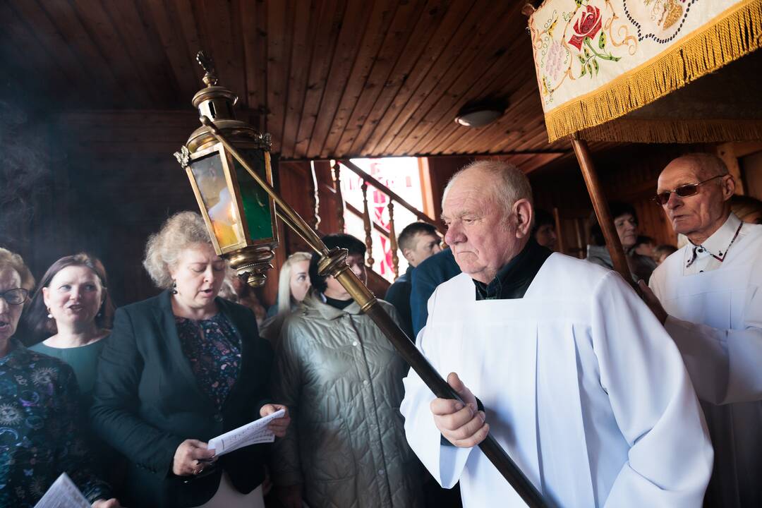 Velykų ryto mišios Tabariškių Kristaus Karaliaus bažnyčioje