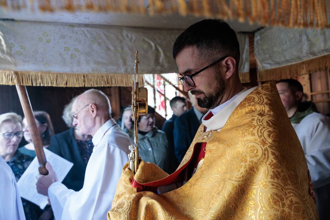 Velykų ryto mišios Tabariškių Kristaus Karaliaus bažnyčioje
