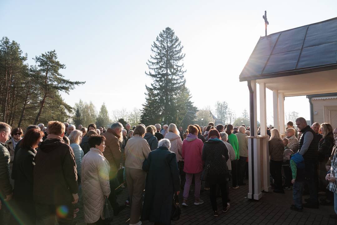 Velykų ryto mišios Tabariškių Kristaus Karaliaus bažnyčioje