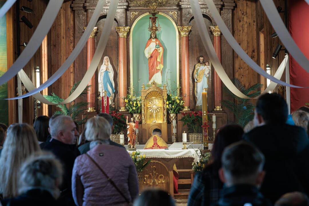 Velykų ryto mišios Tabariškių Kristaus Karaliaus bažnyčioje