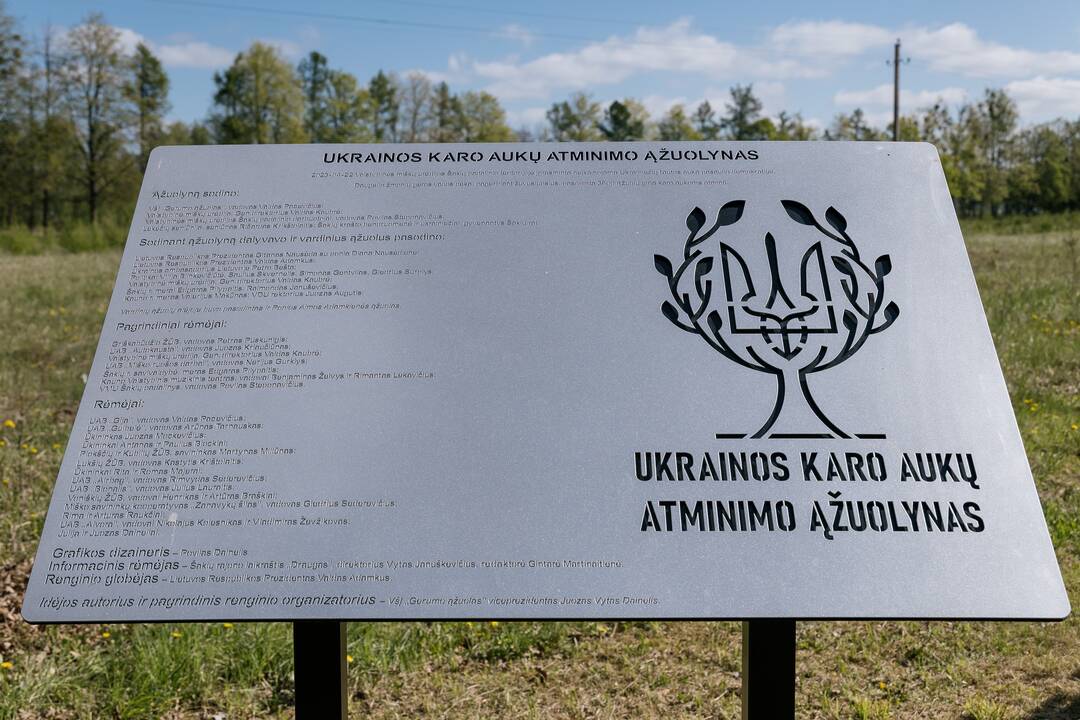 Ukrainos karo aukų atminimo ąžuolyne - dar daugiau ąžuolų