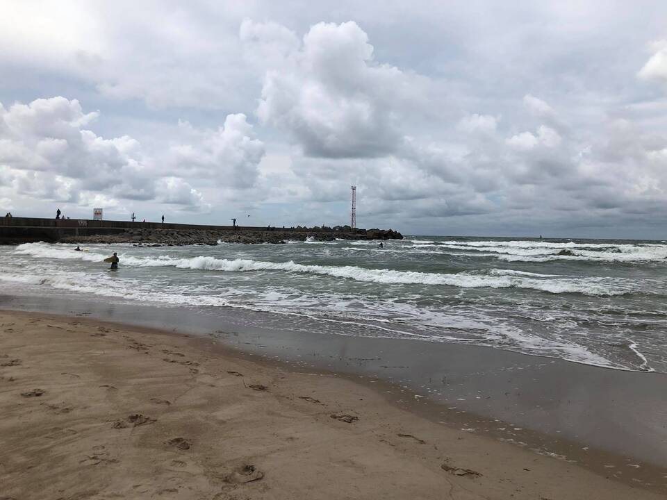 Melnragėje – banglentininkų apgultis