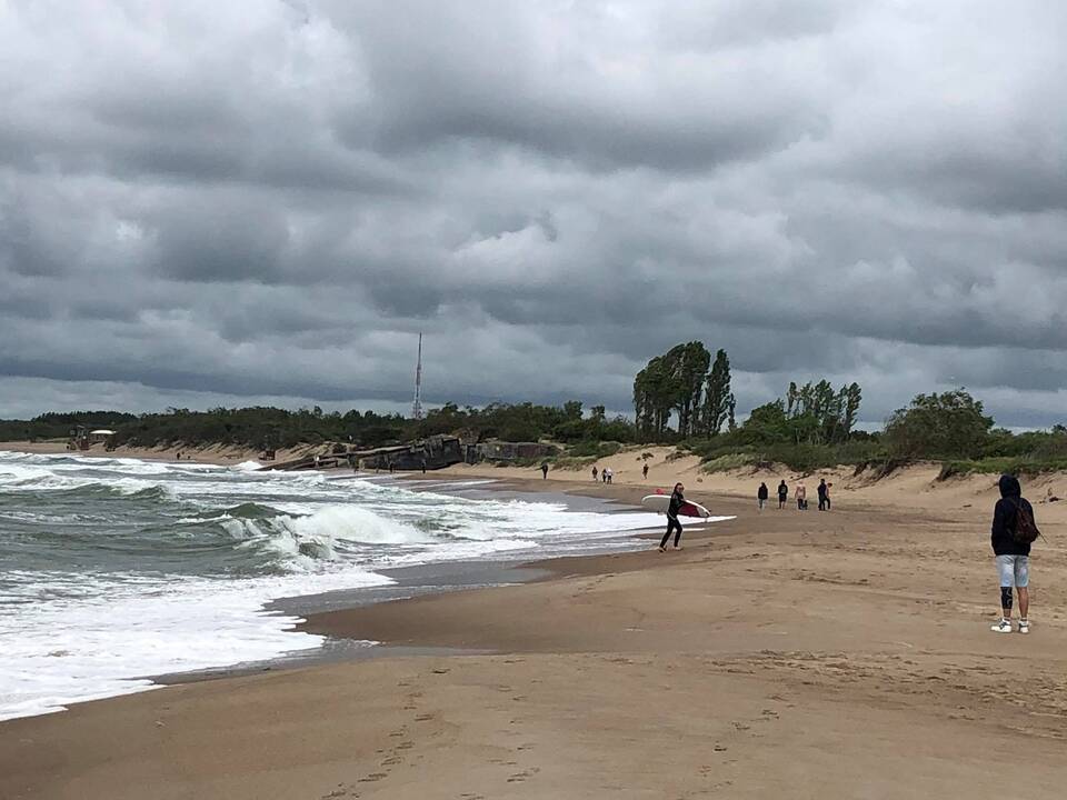 Melnragėje – banglentininkų apgultis
