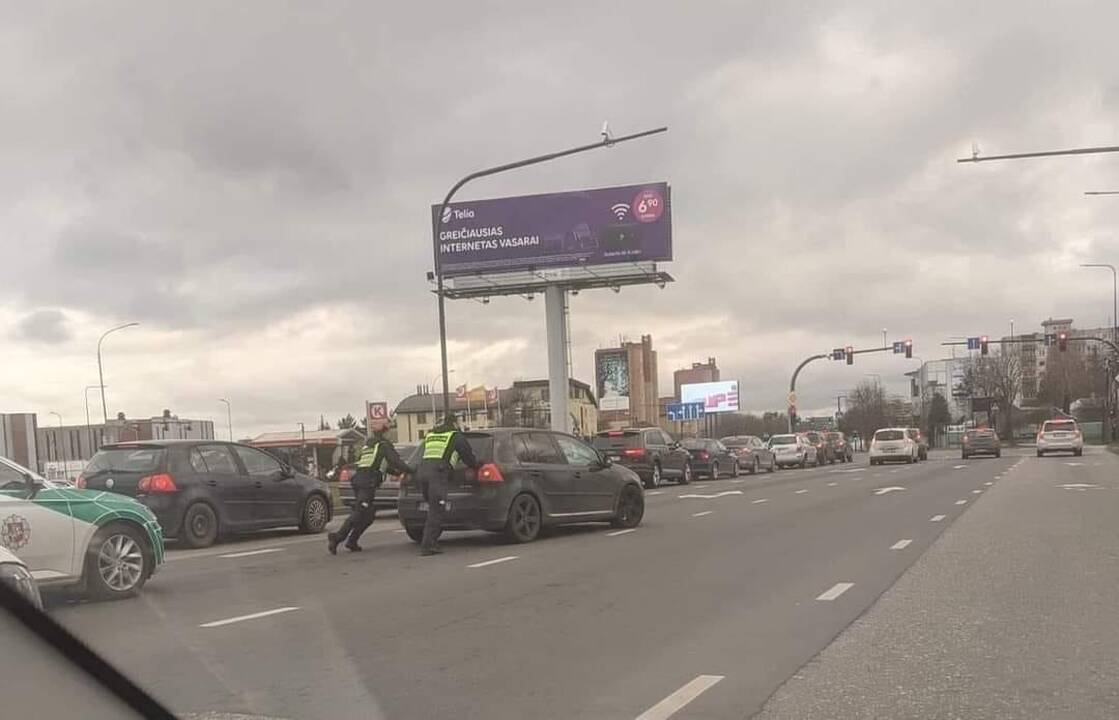 Policijos pareigūnams – gražūs žodžiai: tautiečiai pasidalijo savo patirtimis