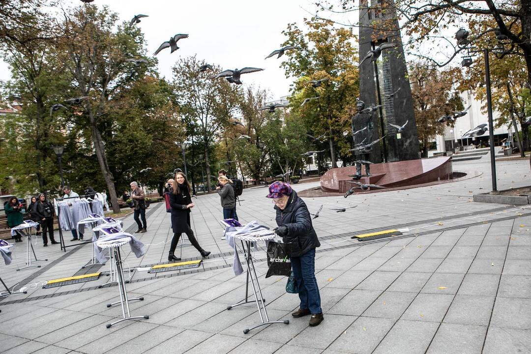 Socialinė iniciatyva „Lygink rūbus, o ne žmones“