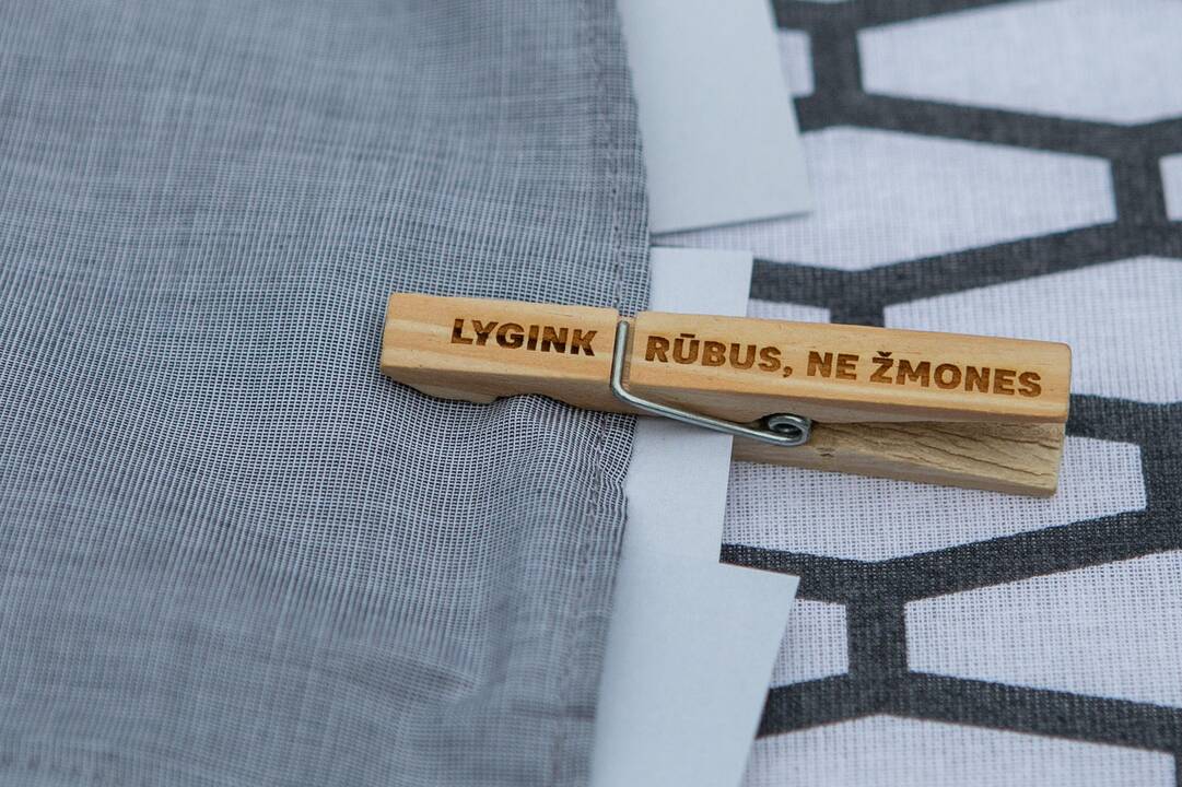 Socialinė iniciatyva „Lygink rūbus, o ne žmones“