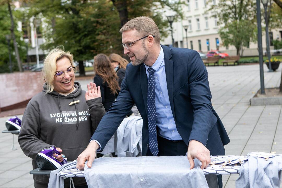 Socialinė iniciatyva „Lygink rūbus, o ne žmones“