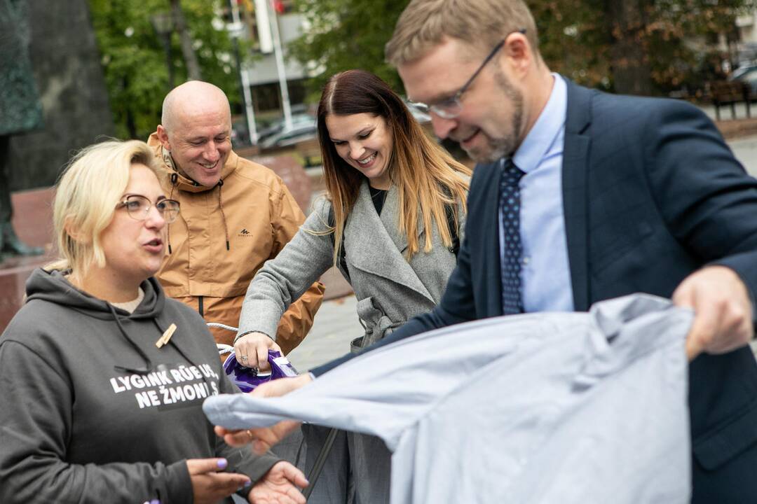 Socialinė iniciatyva „Lygink rūbus, o ne žmones“