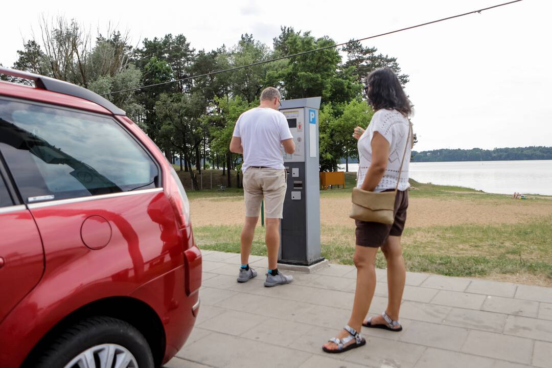 Kauniečiai savaitgalį leido prie vandens telkinių