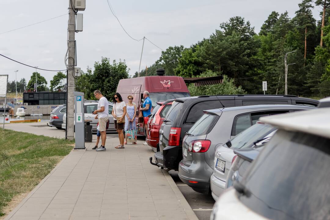 Kauniečiai savaitgalį leido prie vandens telkinių