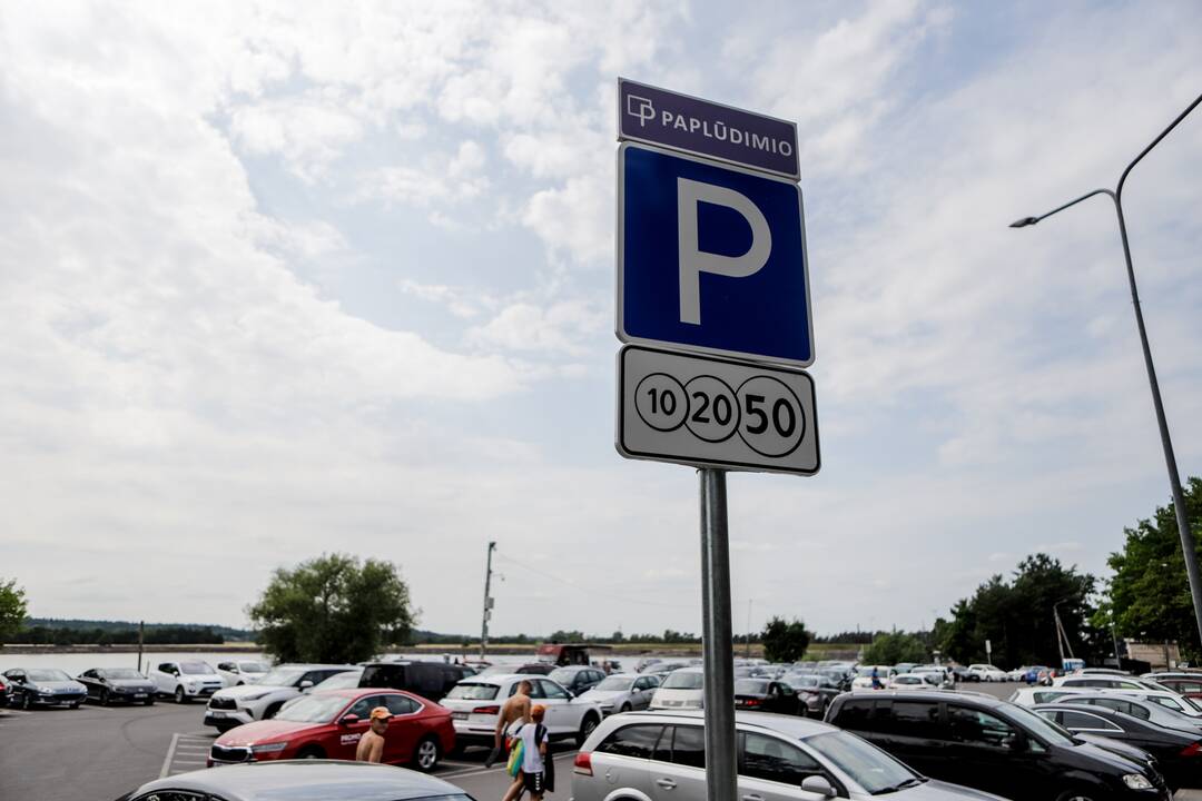 Kauniečiai savaitgalį leido prie vandens telkinių