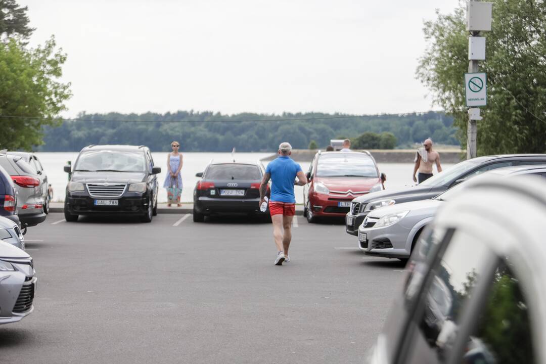 Kauniečiai savaitgalį leido prie vandens telkinių