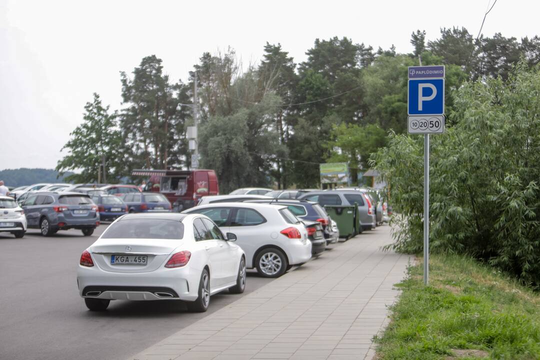 Kauniečiai savaitgalį leido prie vandens telkinių