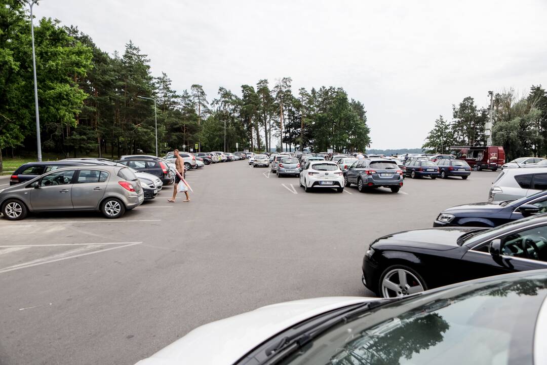 Kauniečiai savaitgalį leido prie vandens telkinių