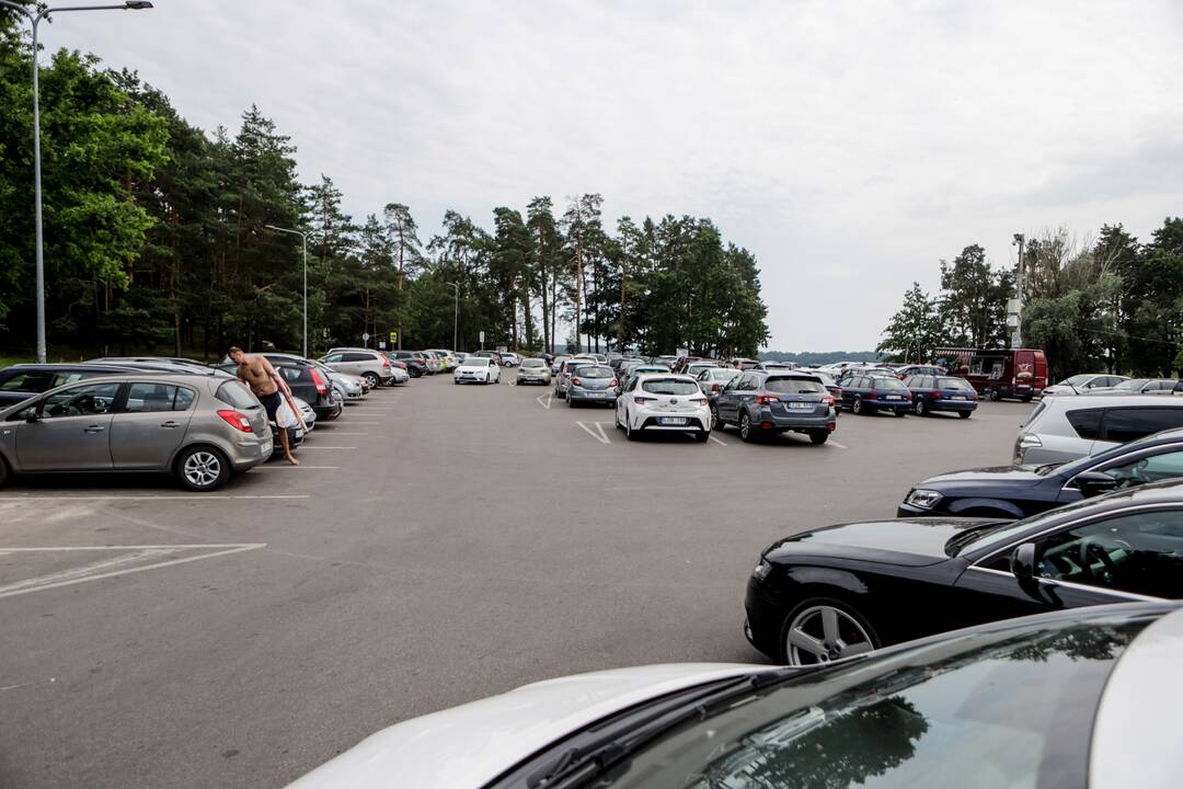 Kauniečiai savaitgalį leido prie vandens telkinių