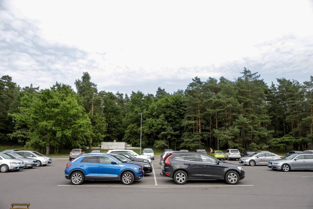 Kauniečiai savaitgalį leido prie vandens telkinių