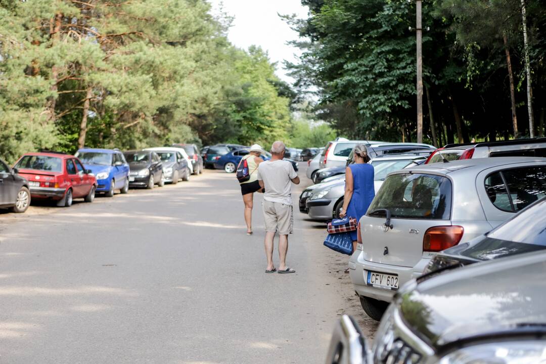 Kauniečiai savaitgalį leido prie vandens telkinių