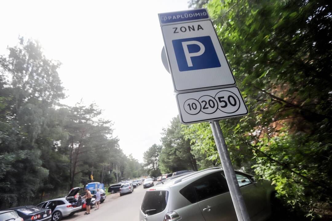 Kauniečiai savaitgalį leido prie vandens telkinių