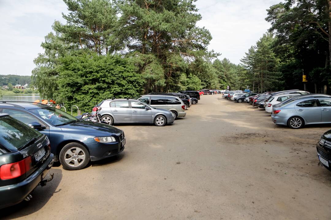 Kauniečiai savaitgalį leido prie vandens telkinių