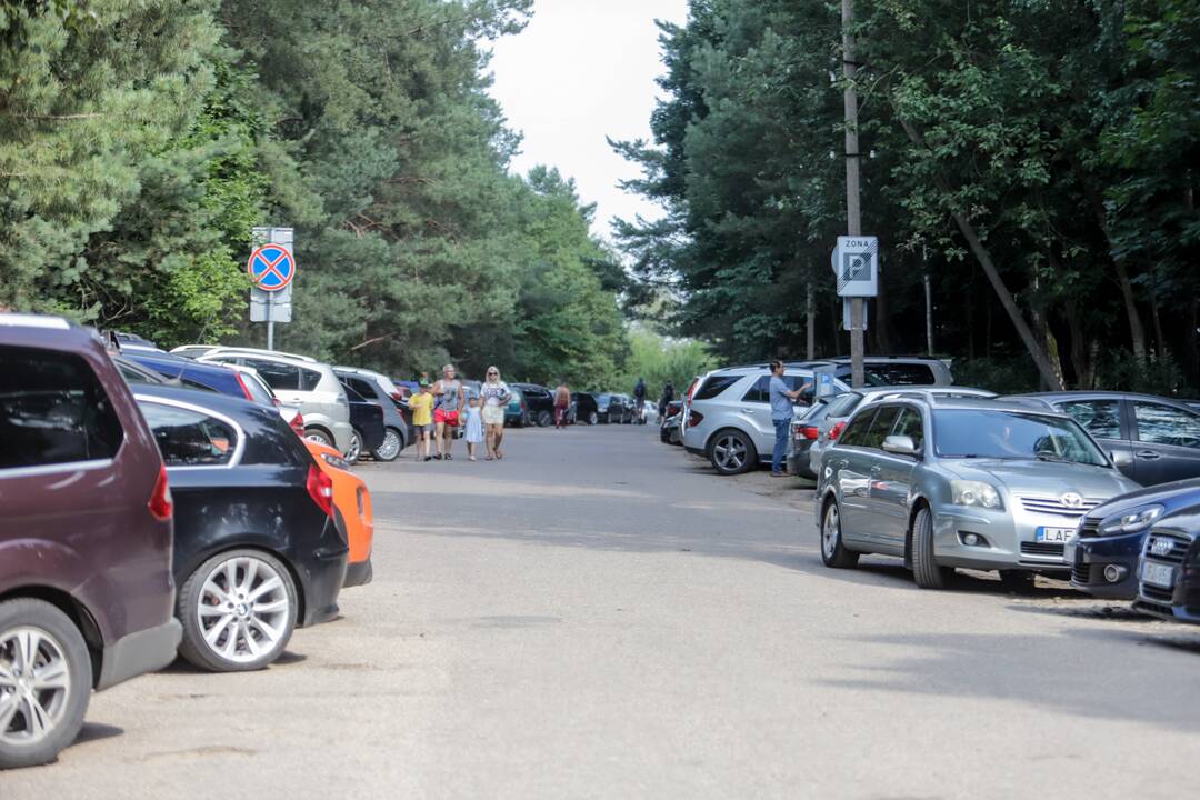 Kauniečiai savaitgalį leido prie vandens telkinių