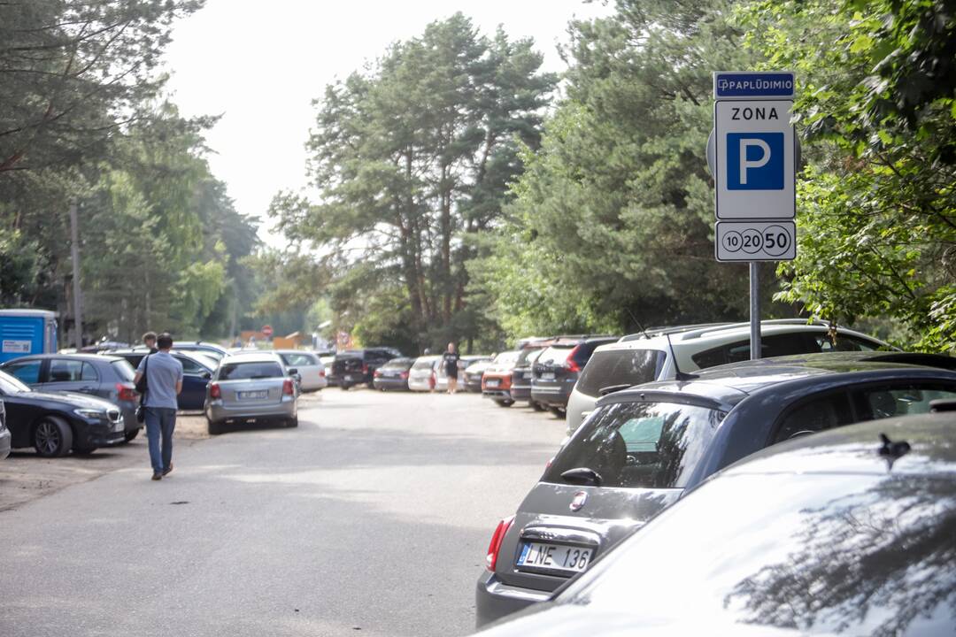 Kauniečiai savaitgalį leido prie vandens telkinių
