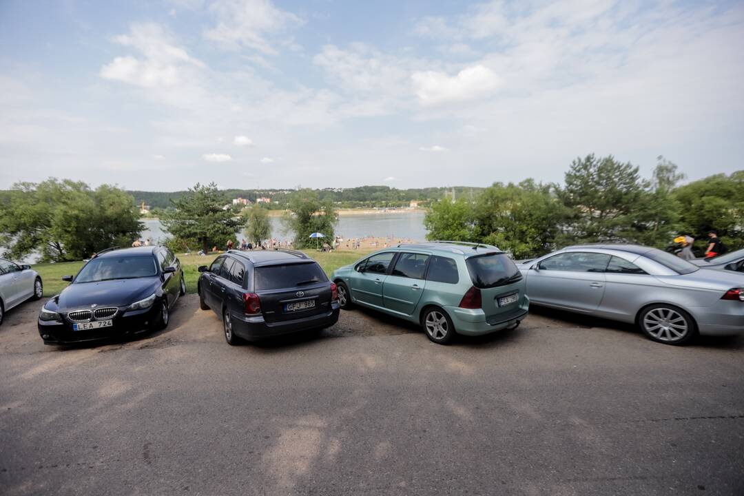 Kauniečiai savaitgalį leido prie vandens telkinių
