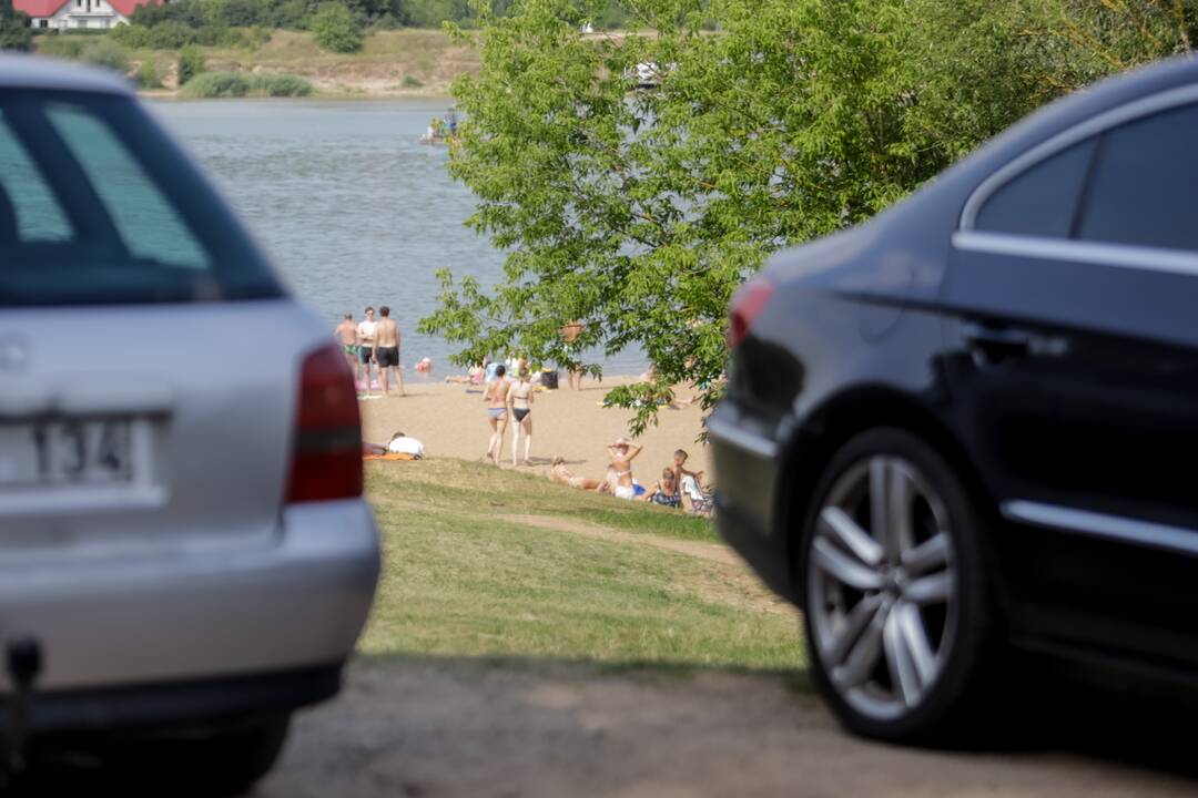 Kauniečiai savaitgalį leido prie vandens telkinių