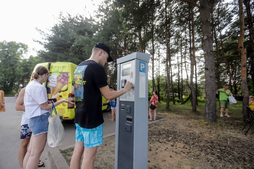Kauniečiai savaitgalį leido prie vandens telkinių