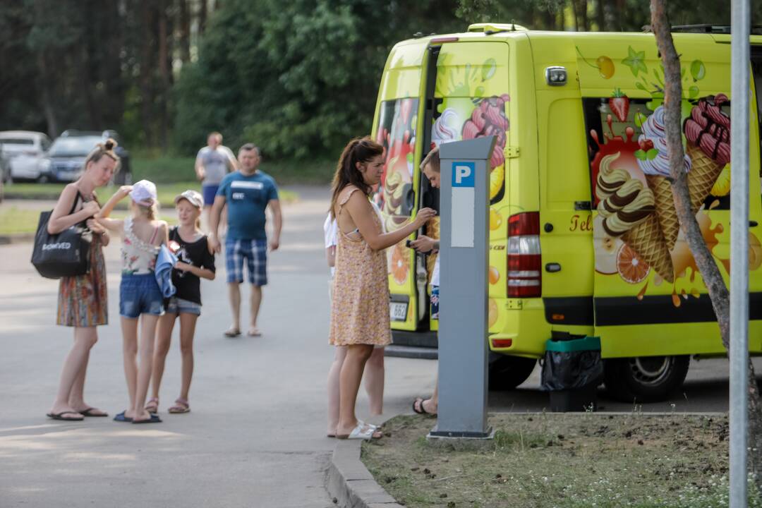 Kauniečiai savaitgalį leido prie vandens telkinių