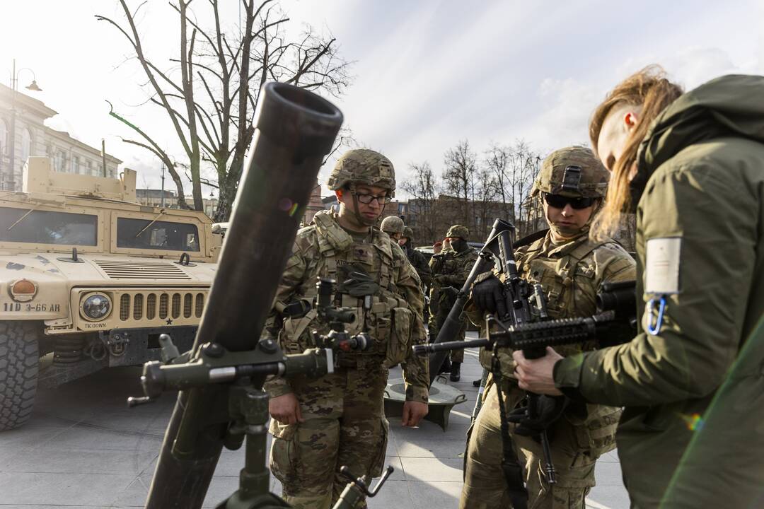 Lukiškių aikštėje vyko Lietuvos įstojimo į NATO minėjimas