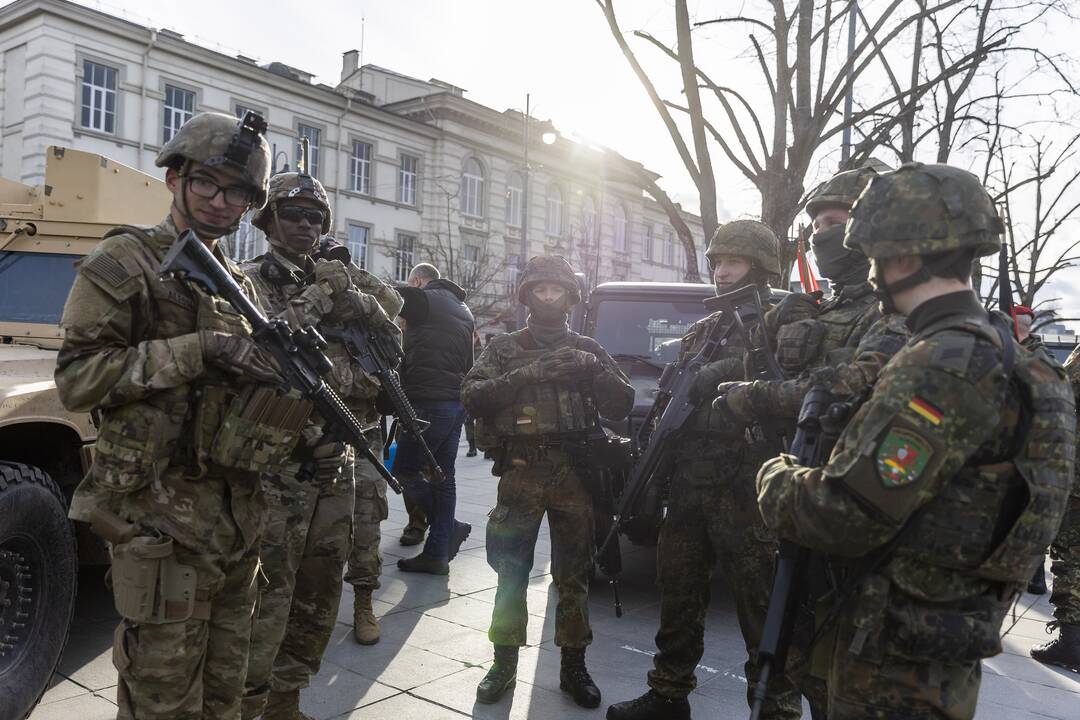 Lukiškių aikštėje vyko Lietuvos įstojimo į NATO minėjimas