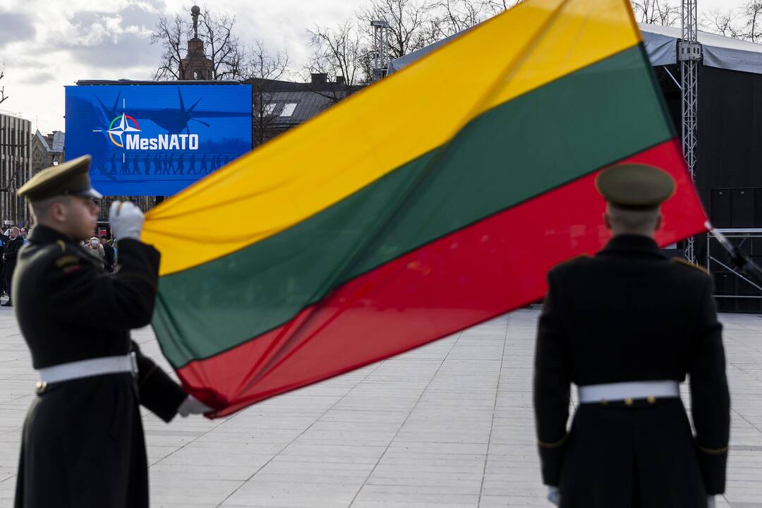 Lukiškių aikštėje vyko Lietuvos įstojimo į NATO minėjimas