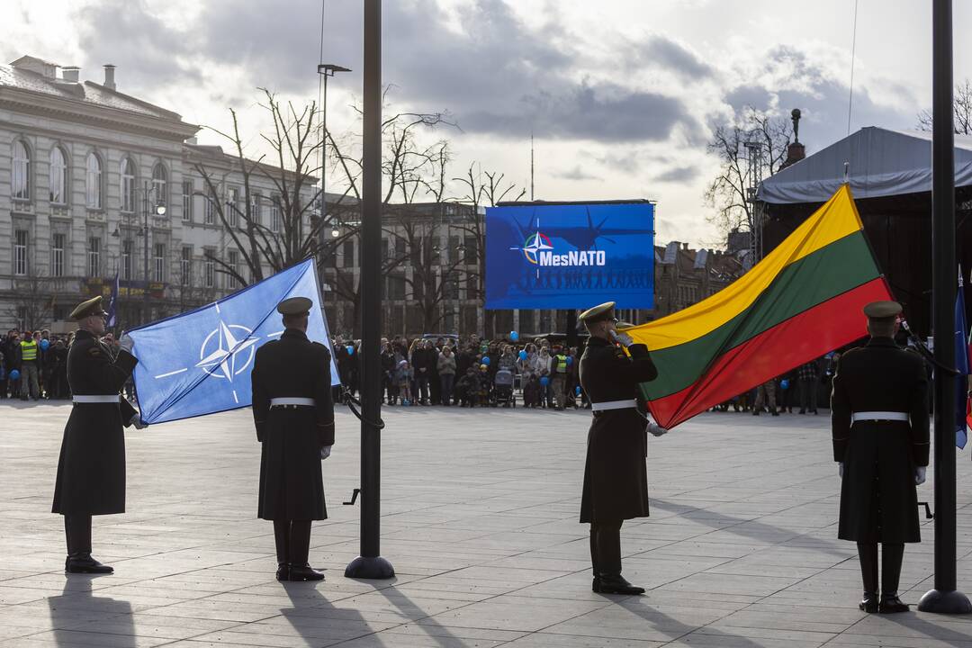 Lukiškių aikštėje vyko Lietuvos įstojimo į NATO minėjimas